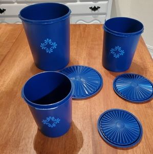 Servalier dark blue Tupperware